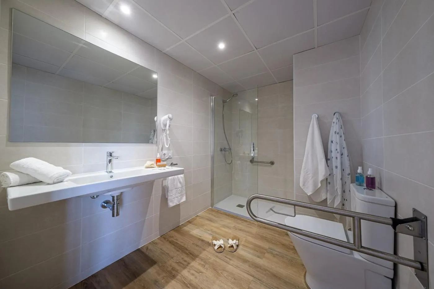 Aparthotel California 살루