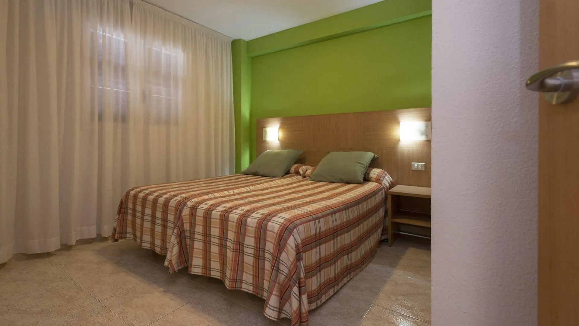 Aparthotel California 살루